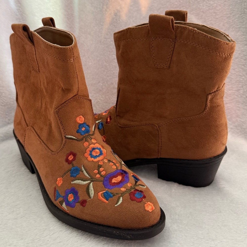 Mudd Embroidered Brown Ankle Boots Women’s Size 6.5M Slip On Cowgirl